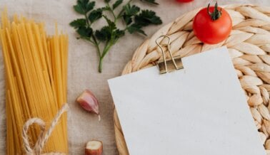 Pasta Puttanesca con Calabaza de Verano